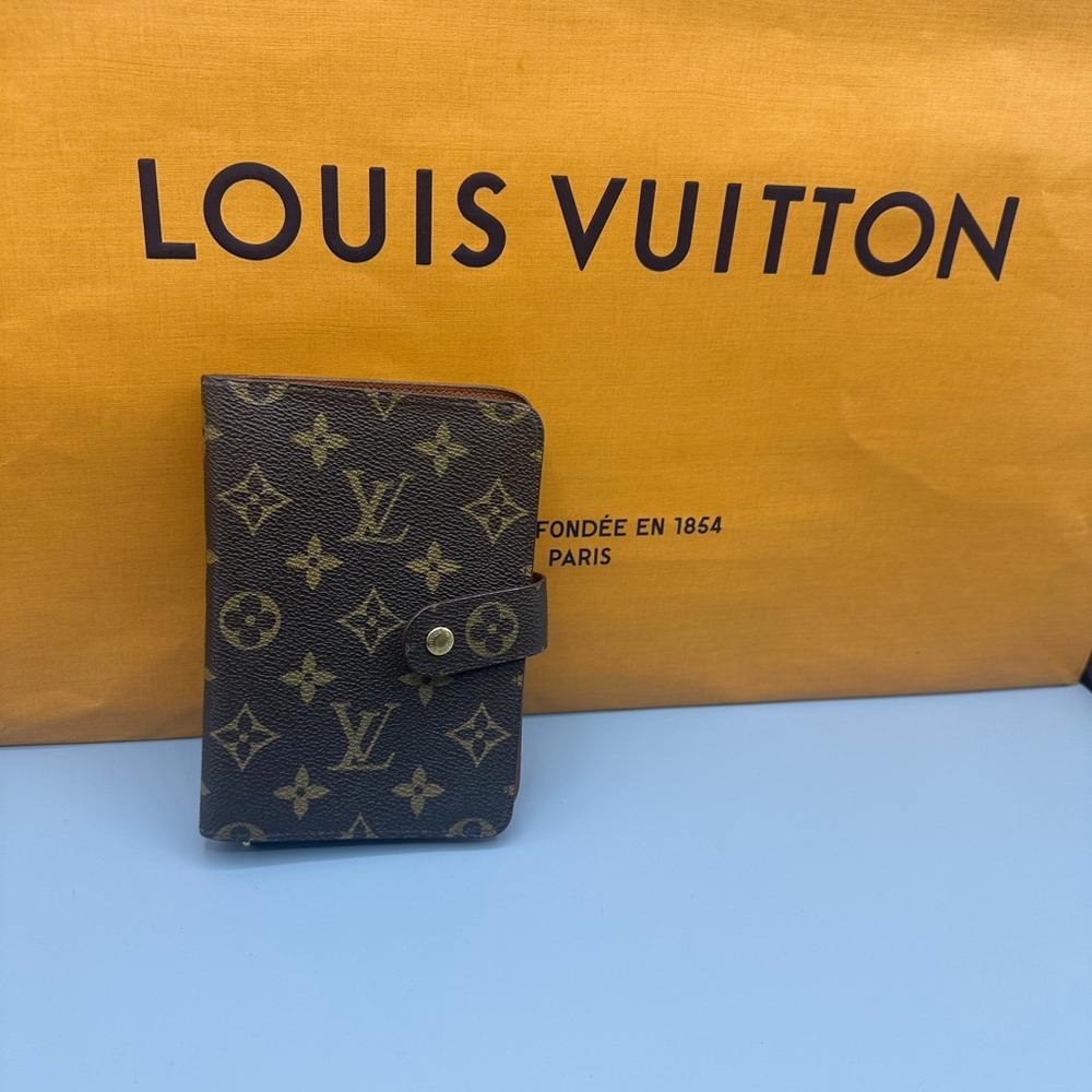 Louis Vuitton • Porte Papier Zippe Bifold Wallet - Picture 2 of 10